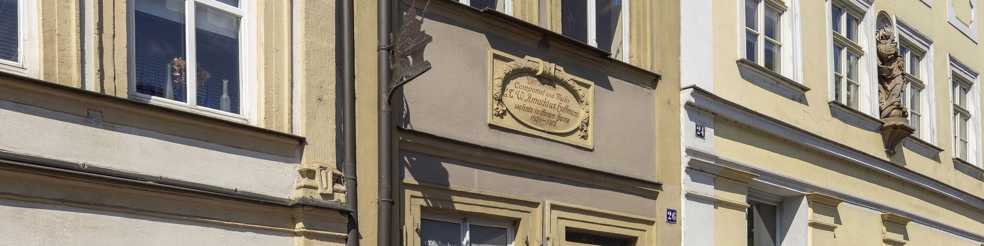 Fassade des Wohnhauses von E.T.A. Hoffmann (Bildmitte), Foto: Gerhard Hagen © Museen der Stadt Bamberg