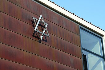 Fassade (Ausschnitt) der neuen Synagoge in Bamberg