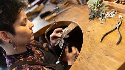 Nora Kovats, Werkstatt, Goldschmiedetisch,2, Foto: Dominik Schreiner