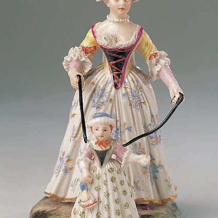 Mutter mit Kind am Gängelband, Ludwigsburg um 1760, Porzellan