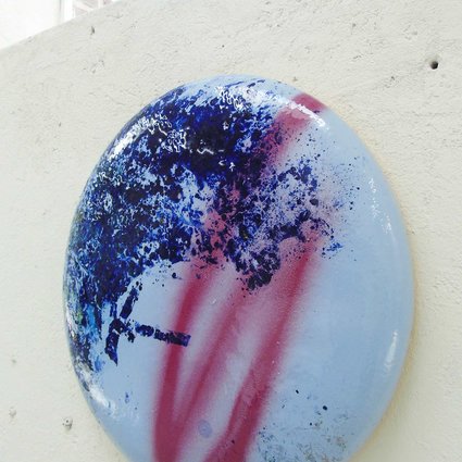 Stefanie Brehm, disk ruby tanzanite, 70x8cm, Keramik, glasiert 2018